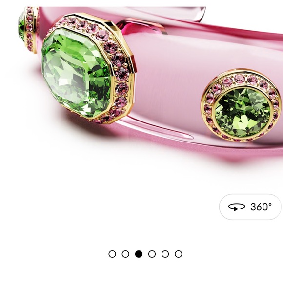 Swarovski Dulcis cuff
Mixed cuts, Multicolored, Gold-tone plated - Picture 3 of 12